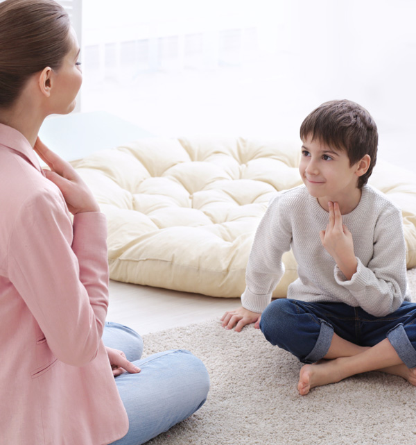 Niño expresándose